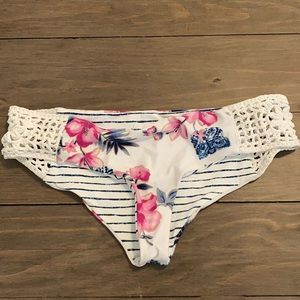 Frankie’s bikinis Hawaiian print bikini bottoms